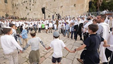 رقص و پایکوبی در نخستین روز ماه رمضان در یک مسجد! + ویدئو | تصاویری از برگزاری آیین تلمودی توسط صهیونیست‌ها