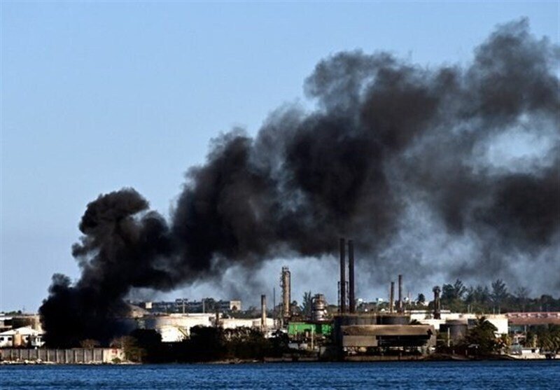 لحظاتی از آتش‌سوزی در بزرگترین پالایشگاه نفت | ویدئو