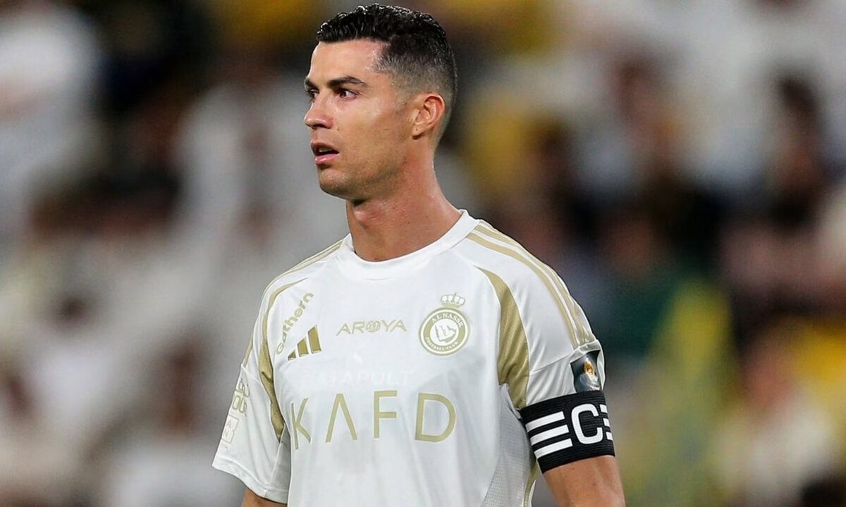 لحظه تاکسی جت شخصی رونالدو پس از فرود در فرودگاه پرتغال