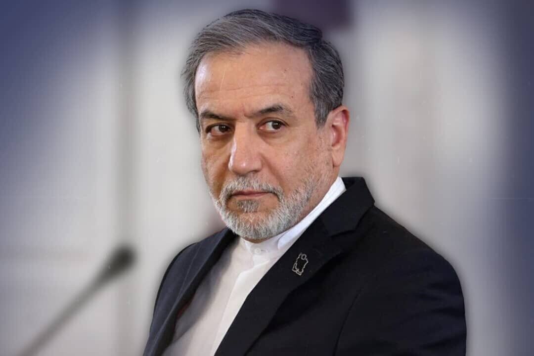 لحظه حرکت هیئت مذاکره کننده ایران به سمت محل مذاکرات؛ دیدار وزرای خارجه ایران و عمان  | ببینید