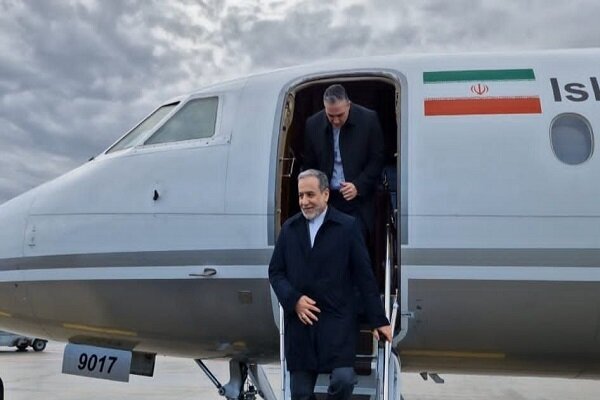 لحظه ورود سیدعباس عراقچی به دوحه | ببینید