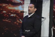 لحظه پرتاب چاقو به سمت پژمان درستکار + ویدئو | اجرای دلهرهآور روی صحنه کاپیتان را ببینید لحظه پرتاب چاقو به سمت پژمان درستکار + ویدئو | اجرای دلهرهآور روی صحنه کاپیتان را ببینید