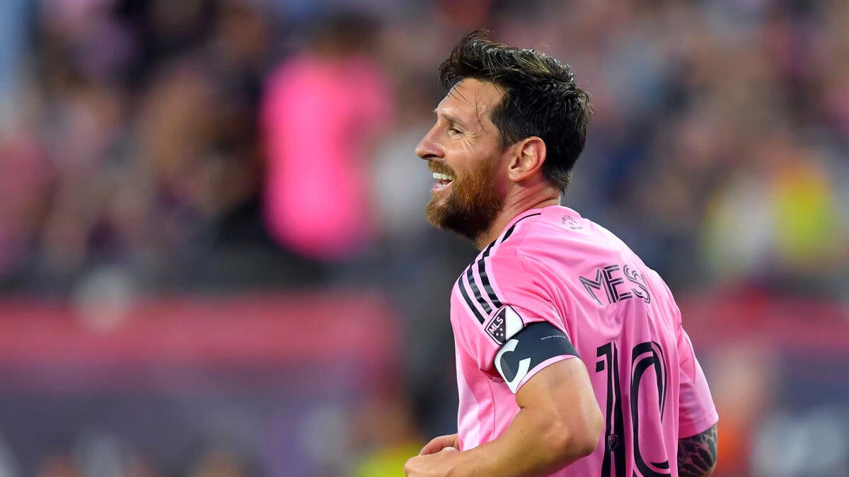 لیونل مسی زیر دست و پای هواداران! | ببینید لیونل مسی زیر دست و پای هواداران! | ببینید