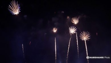 نورافشانی در سالگرد جشن انقلاب اسلامی در میدان آزادی تهران