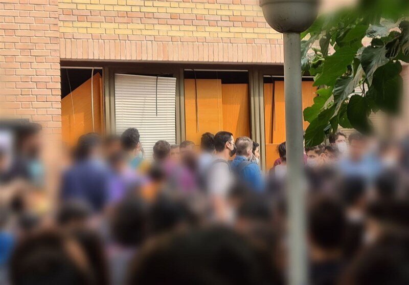 پرتاب چاقو و بطری در دانشگاه شریف + ویدئو | رشته جدید دانشگاه شریف می تواند چاقوکشی باشد؛ توئیت کنایه آمیز در فضای مجازی | روایت یک شاهد عینی پرتاب چاقو و بطری در دانشگاه شریف + ویدئو | رشته جدید دانشگاه شریف می تواند چاقوکشی باشد؛ توئیت کنایه آمیز در فضای مجازی | روایت یک شاهد عینی