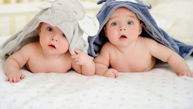 گفت‌وگوی ۲ نوزاد دوقلو باهم همه را شگفت‌زده کرد