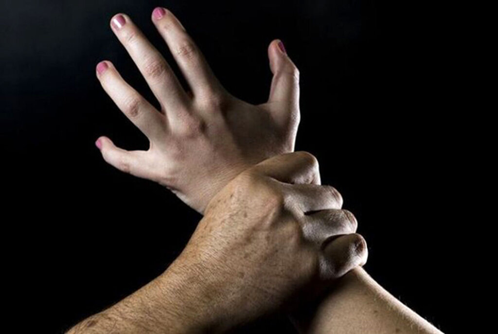 دستدرازی وحشیانه ۲ پسر به دختر همسایه دستدرازی وحشیانه ۲ پسر به دختر همسایه