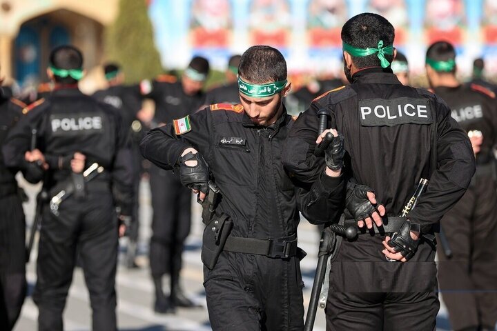 لحظه خلع سلاح گروگانیگر خیابان ولیعصر توسط پلیس نوپو + فیلم | فردی یک زن را به گروگان گرفته بود لحظه خلع سلاح گروگانیگر خیابان ولیعصر توسط پلیس نوپو + فیلم | فردی یک زن را به گروگان گرفته بود