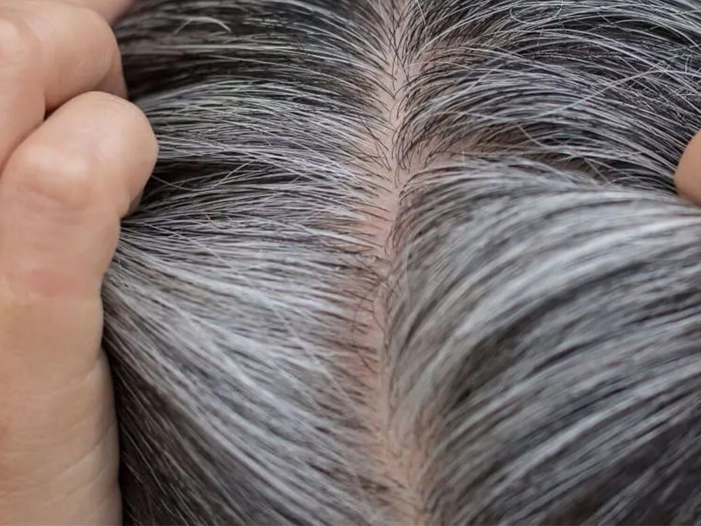 ۷ ترفند علمی برای خداحافظی با موهای سفید