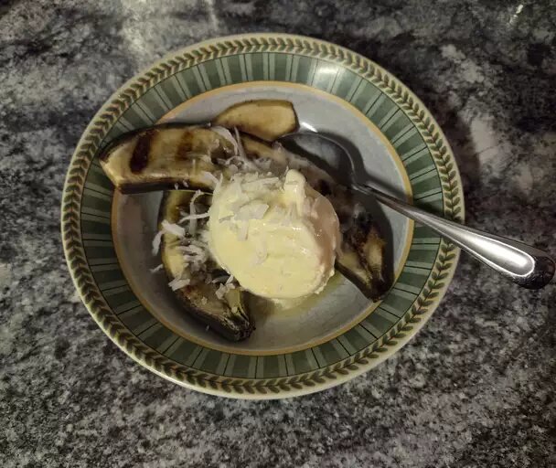 موز گریل‌شده با سس کارامل نارگیلی؛ دسر خوش عطر و متفاوت برای روزهای تابستانی