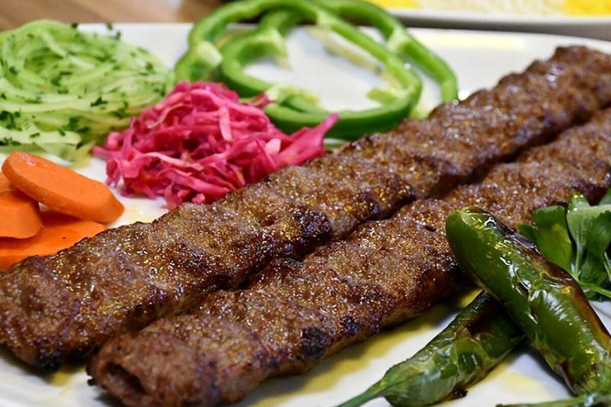 بساط «کباب‌پزها» کنار یک خیابان تهران در دوران قاجار +‌ عکس