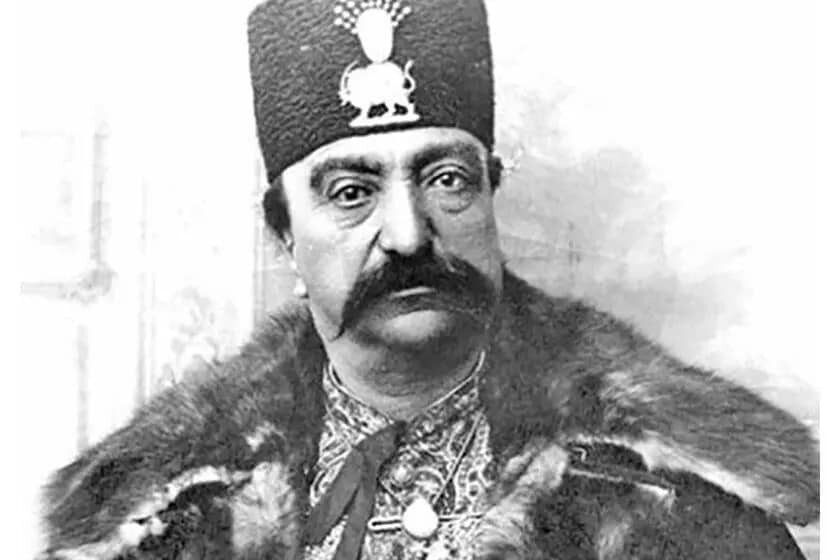 عکس دسته جمعی همسران ناصرالدین‌شاه در حیاط کاخ سلطنت آباد