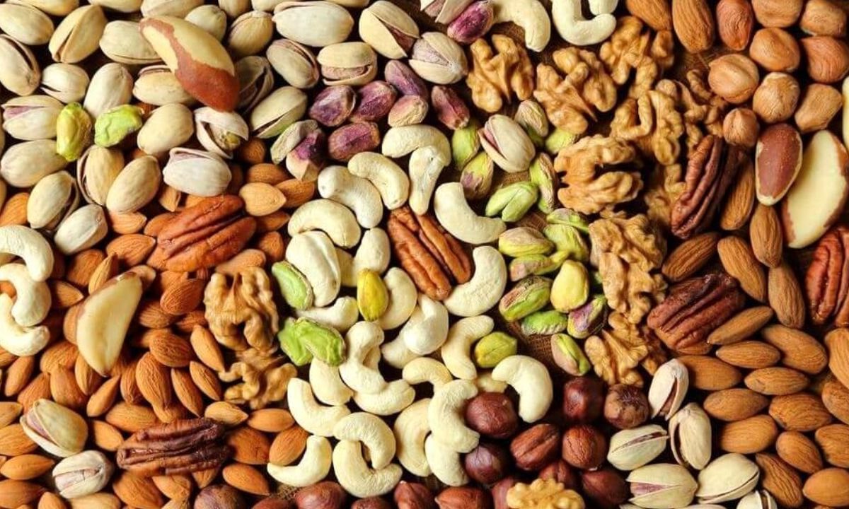 یک مغازه میوه و آجیل فروشی در زمان قاجار + عکس