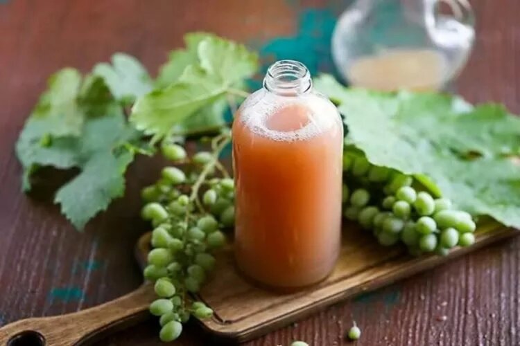 طرز تهیه آبغوره خانگی بدون جوشاندن | بهترین نوع غوره برای آبغوره؛ اگر آبغوره کپک زد چه کنیم؟ طرز تهیه آبغوره خانگی بدون جوشاندن | بهترین نوع غوره برای آبغوره؛ اگر آبغوره کپک زد چه کنیم؟