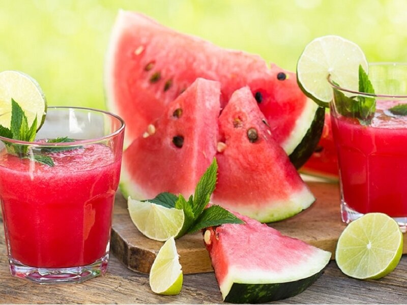 بهترین نوشیدنی طبیعی روزهای داغ؛ کمکالری و مناسب برای کاهش وزن بهترین نوشیدنی طبیعی روزهای داغ؛ کمکالری و مناسب برای کاهش وزن