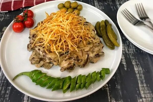 طرز تهیه غذای اشراف زادگان روسی با فیله گوساله و خامه ترش