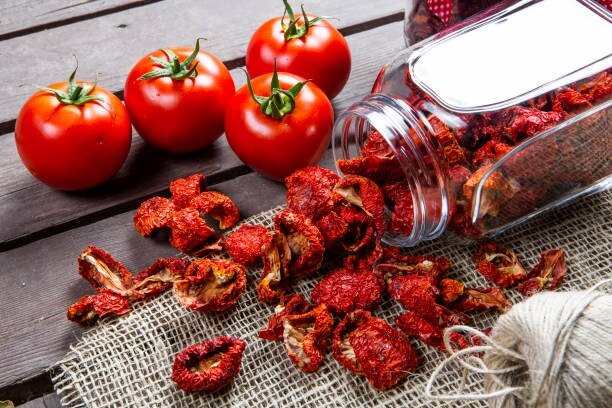 خوردن گوجه فرنگی برای این افراد ضرر دارد؛ ۵ عارضه و نکته مهم که حتماً بدانید خوردن گوجه فرنگی برای این افراد ضرر دارد؛ ۵ عارضه و نکته مهم که حتماً بدانید