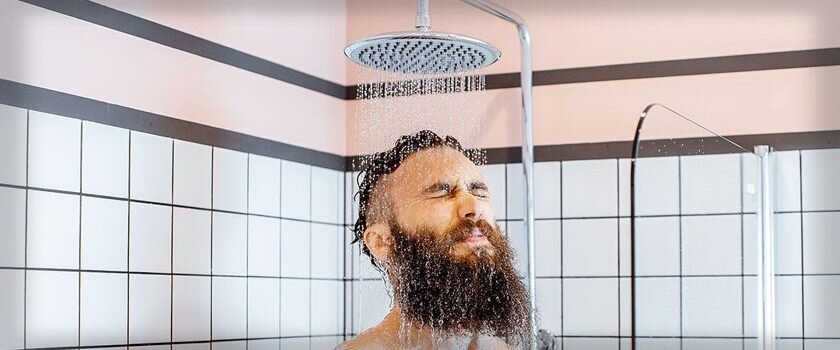 اصول صحیح حمام کردن؛ اشتباهی که هر روز چندین لیتر آب را هدر می‌دهد