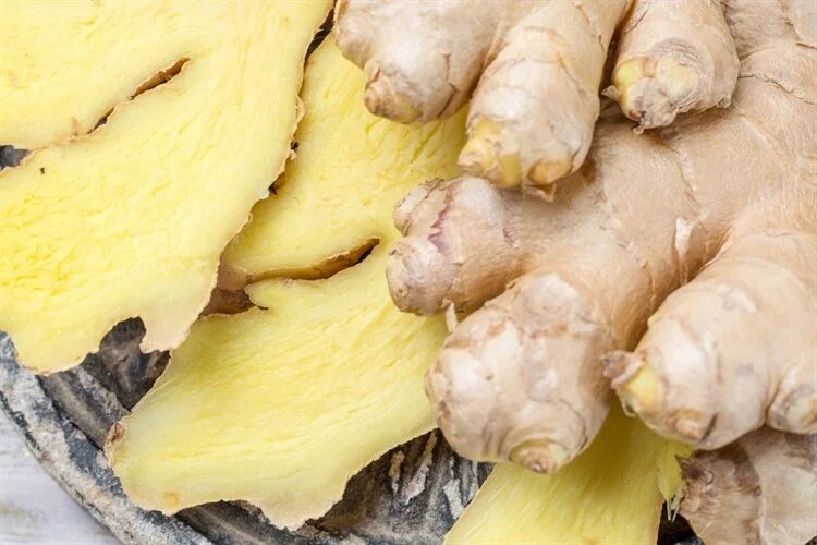 کشف یک کاربرد عجیب برای زنجبیل ؛ این دیگر فقط یک ادویه نیست کشف یک کاربرد عجیب برای زنجبیل ؛ این دیگر فقط یک ادویه نیست