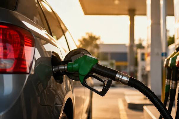 آخرین وضعیت توزیع بنزین در جایگاههای سوخت؛ اقدام عجیب برخی از مردم آخرین وضعیت توزیع بنزین در جایگاههای سوخت؛ اقدام عجیب برخی از مردم