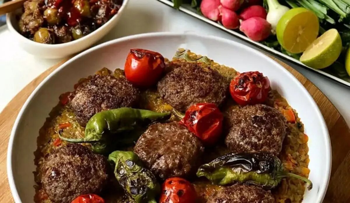 طرز تهیه سوغورمه کباب؛ این کباب ترکی با بادمجان کبابی غوغا میکند طرز تهیه سوغورمه کباب؛ این کباب ترکی با بادمجان کبابی غوغا میکند