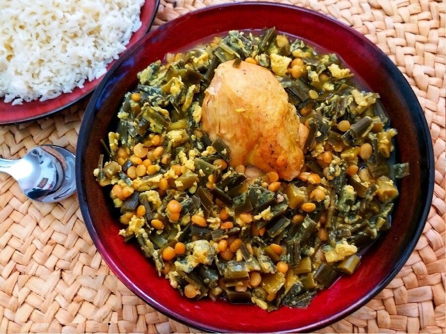 سیر قلیه گیلانی؛ خورش ترش و ملس شمالی با برگ سیر و تخم‌مرغ | راز خوشمزه شدن سیر قلیه گیلانی