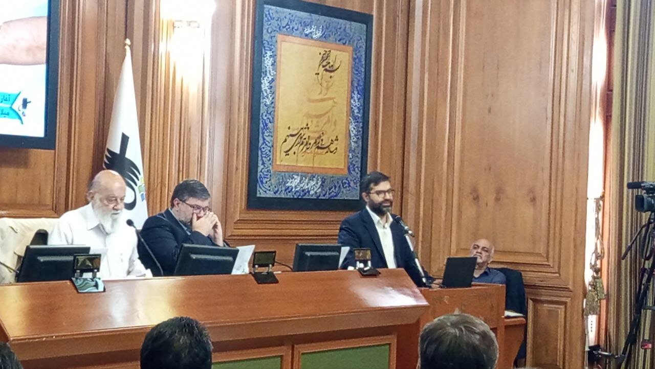 پاسخ معاون رئیس جمهور به دلایل ناترازی بنزین و راهکارهای اجرایی در صحن پارلمان شهری