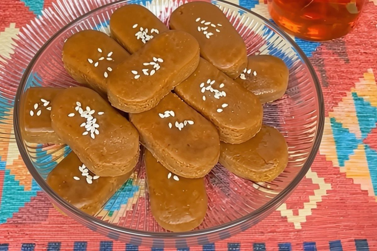 این شیرینی نه تخم مرغ داره نه شکر؛ در ۲۰ دقیقه و بدون فر هم آماده میشه + فیلم روش تهیه این شیرینی نه تخم مرغ داره نه شکر؛ در ۲۰ دقیقه و بدون فر هم آماده میشه + فیلم روش تهیه
