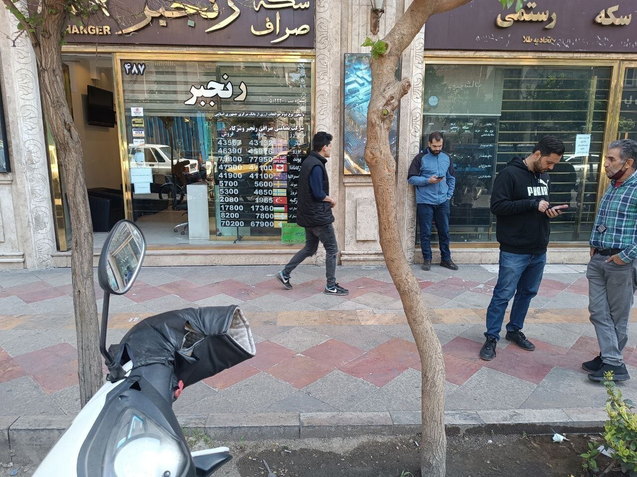 ۲ میلیارد دلار برای نجات بازار ارز | دلار عقبنشینی میکند؟ ۲ میلیارد دلار برای نجات بازار ارز | دلار عقبنشینی میکند؟