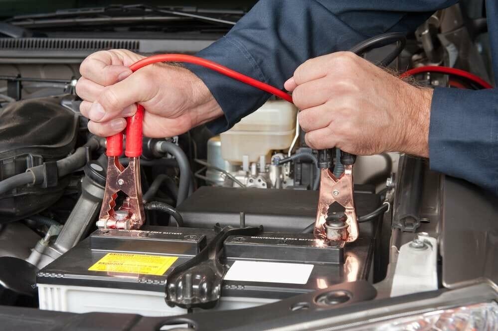 اگر باتری ماشین خراب باشد چه علائمی دارد؟ | علائم خرابی باتری خودرو را بشناسید