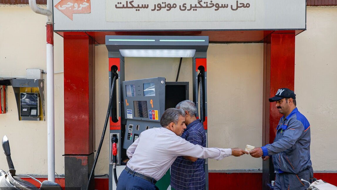 اصل ماجرای کسری بنزین چیست؟ | روایت سازی درباره فروپاشی اقتصادی ایران