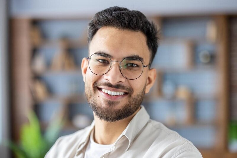 چطور لبخند باعث افزایش اعتماد به نفس میشود؟ چطور لبخند باعث افزایش اعتماد به نفس میشود؟