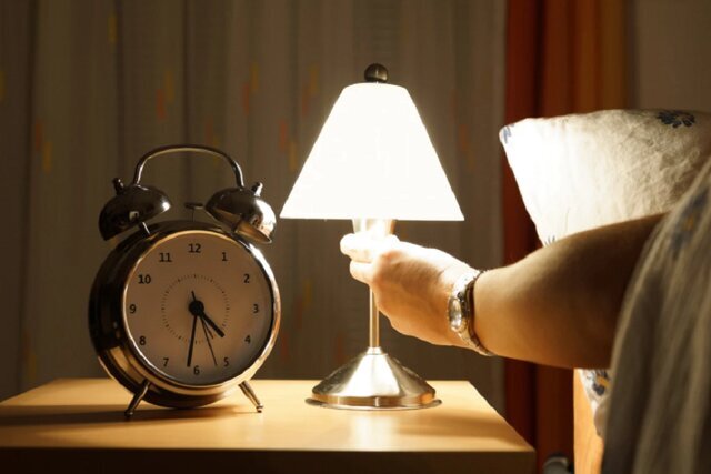 آیا خوابیدن با چراغ روشن خطرناک است؟ آیا خوابیدن با چراغ روشن خطرناک است؟