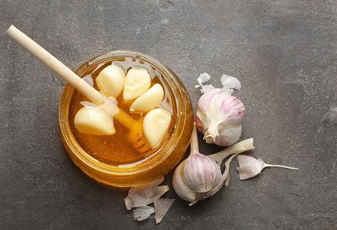 سیر و عسل واقعا معجزه می‌کنند؟؛ فواید و عوارض این ترکیب پرطرفدار