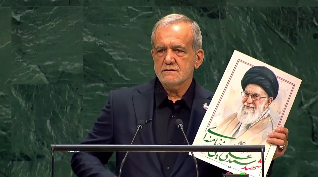 چرا رئیسجمهور در سازمان ملل لباس مشکی پوشید؟ + عکس چرا رئیسجمهور در سازمان ملل لباس مشکی پوشید؟ + عکس