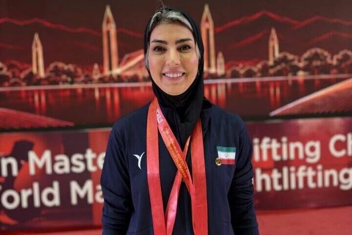 فاطمه صمدی قهرمان وزنهبرداری مسترز جهان شد فاطمه صمدی قهرمان وزنهبرداری مسترز جهان شد